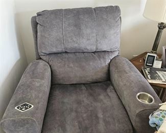 Electric. It was clean but we cleaned it just because. So comfy. Didn't want to leave it once I got in.  test drive it for yourself. Schweet 