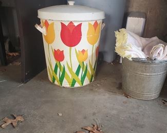 Very 70's trash can