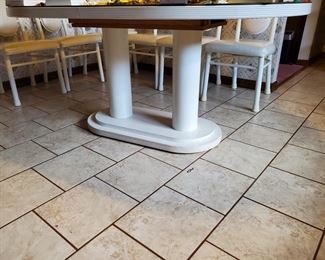 Super cool retro white oval table with (6) chairs