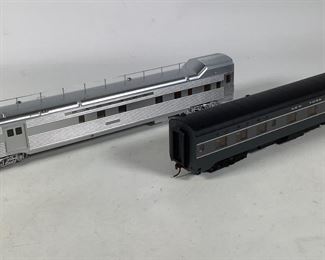 Walthers HO Scale Ready-to-Run Model Railroad Cars #932-6732 and #932-9750.