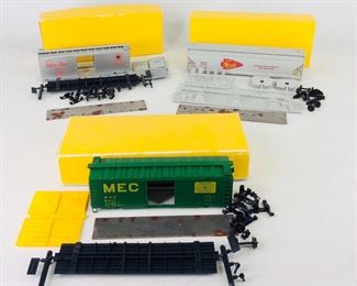 Accurail HO Model Train Cars #2041, #1532, & #1530