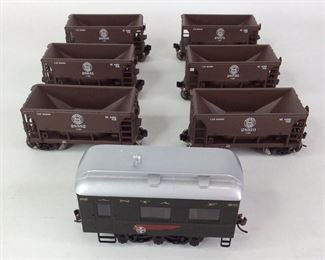 Walthers HO Scale Ready-to-Run Model Railroad Cars #932-26 and #910-58001