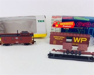 HO Model Train Cars: Trix RP25 & Roundhouse #1025