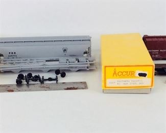 Accurail HO Model Train Cars #3209 & #2016
