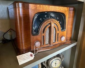 Antique Zenith Consol-Tone tube radio (according to note from estate owner, it was in semi-working condition)