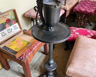 Rare antique Dragon art deco cigar ashtray stand in very good condition, cast iron. 