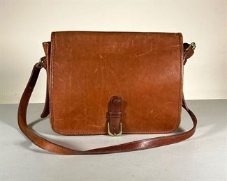 COACH BROWN LEATHER SATCHEL | Brown leather satchel with front buckle and 3 large pockets. - l. 11 x w. 2 x h. 9 in