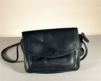 FOSSIL BLACK LEATHER CROSSBODY BAG | Black leather crossbody bag with 2 large interior pockets and zippered back pocket/wallet. - l. 8 x w. 4 x h. 6 in