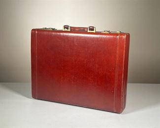 SMALL BROWN LEATHER BRIEFCASE | Brown leather briefcase featuring 2 back pockets, pen holders, small pocket for cards and large center area. - l. 16 x w. 12 x h. 3 in