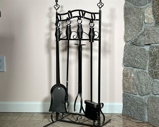 FIREPLACE TOOLS | Set of four fireplace tools and stand in a black finish. - l. 14 x w. 13 x h. 33 in