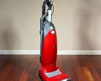MIELE SALSA UPRIGHT VACUUM | Tested functioning with accessories.