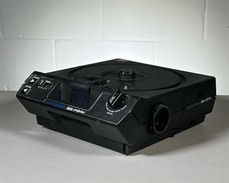 KODAK CAROUSEL 5200 PROJECTOR | Comes with power cable and remote. - l. 13 x w. 10.5 x h. 4.25 in
