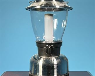 COLEMAN ELECTRIC LANTERN | Tested & functional Coleman electric lamp with low and high setting takes 8 D batteries. - h. 13 x dia. 8 in