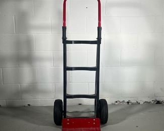 MILWAUKEE HAND TRUCK | Model 60610 with a Load Rating of 600lbs. - l. 21 x w. 16 x h. 51 in
