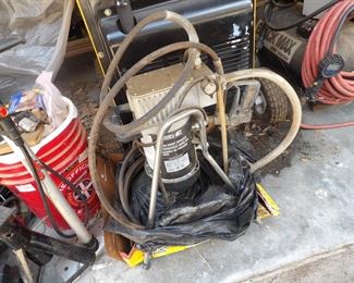 Airless paint sprayer