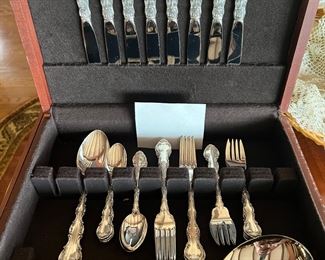 Gotham sterling set Strasbourg
8 pc place setting