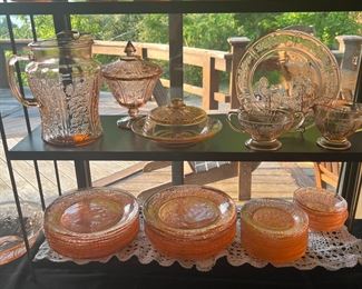 Set pink cabbage rose depression