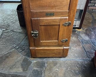 Oak Icebox