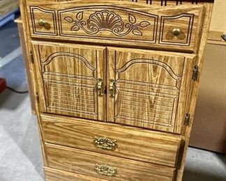 Country Style Chest of Drawers