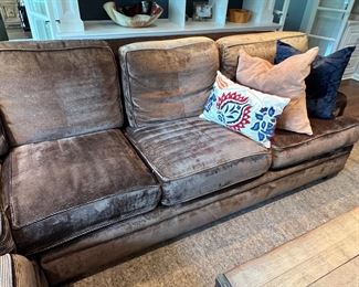 9. Kravet Furniture 2pc Sectional (116" x 91" x 37" x 36"h)