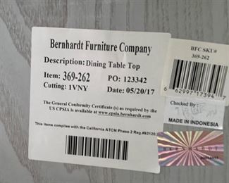 32. Set of 6 Ivory Dining Side Chairs (21" x 23" x 41")