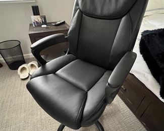 49. Black Desk Chair (24" x 22" x 38")