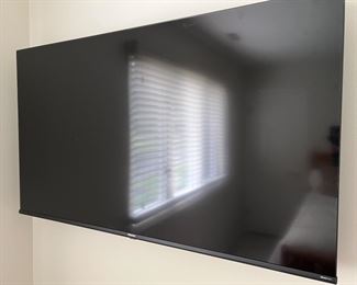 44. HiSense TV (49")