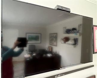 60. Samsung TV (65")