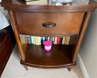 59. Pair of One Drawer Nightstands (22" x 18" x 27")