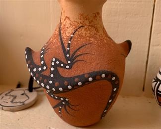 Marie Chinana (Jemez) small lizard pot