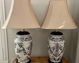 Pair Or Oriental Floral Pottery Table Lamps On Dark Wood Bases With Shades (work)