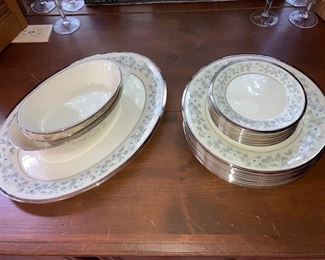 Lenox Windsong pattern - service for 12