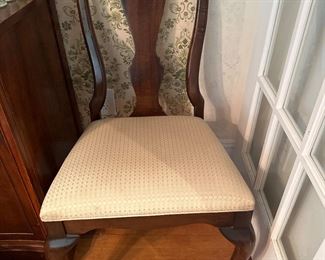 6 Diningroom chairs. (Two are arm chairs)