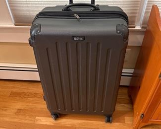 Kenneth Cole Reaction Rolling Swival Suitcase