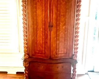 Beautiful Armour with Barber Shop Pillars.  88x46x20.5