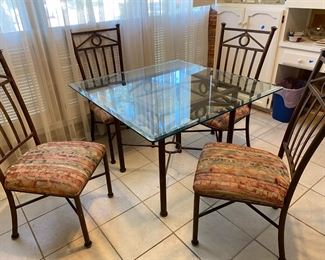 great looking glass top kitchen table, metal frame chairs 