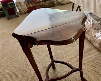 so cute and clever, small three drop leaf side table , one side up 