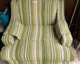 great shop or extra seat, small damage on cushion