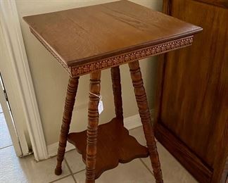 lovely antique oak spindle leg table , perfect condition