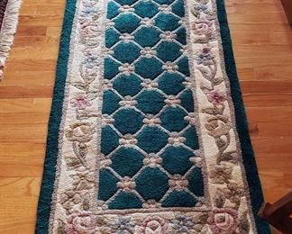 Runner in green/taupe, cream