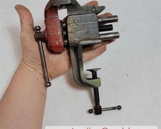 21 Stanley Defiance Vise 1209. Made in USA.