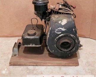 Briggs Stratton 4 Cycle Pull Start Small Gas Engine.