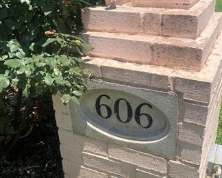 606 Tremont, Tyler, 75701, is off Old Jacksonville Hwy (not far from Chilton) .