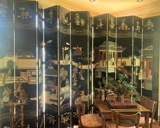 Exceptional 12- panel Asian screen