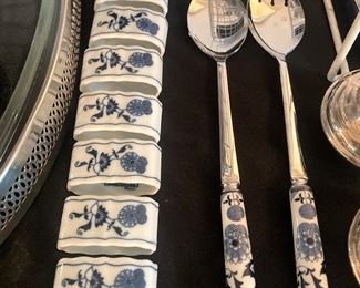 Blue & white napkin rings; blue & white spoon and fork set