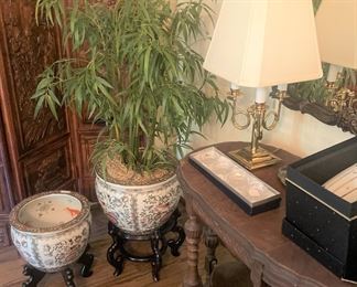 Fish bowls/planters; small antique table
