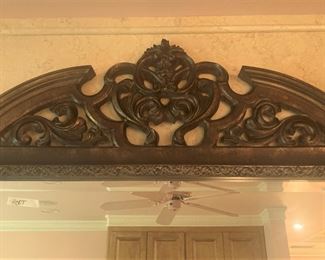 Carved crown of large mirror