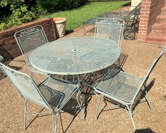 Patio table & 4 chairs