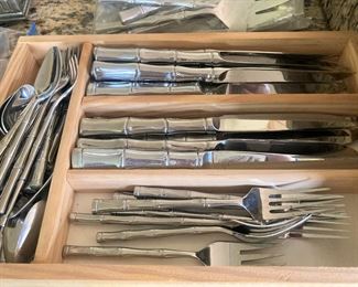 "Bamboo-looking" dinnerware