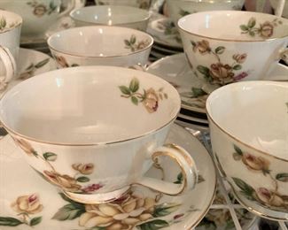 50 pieces of Lynmore china "Golden Rose"